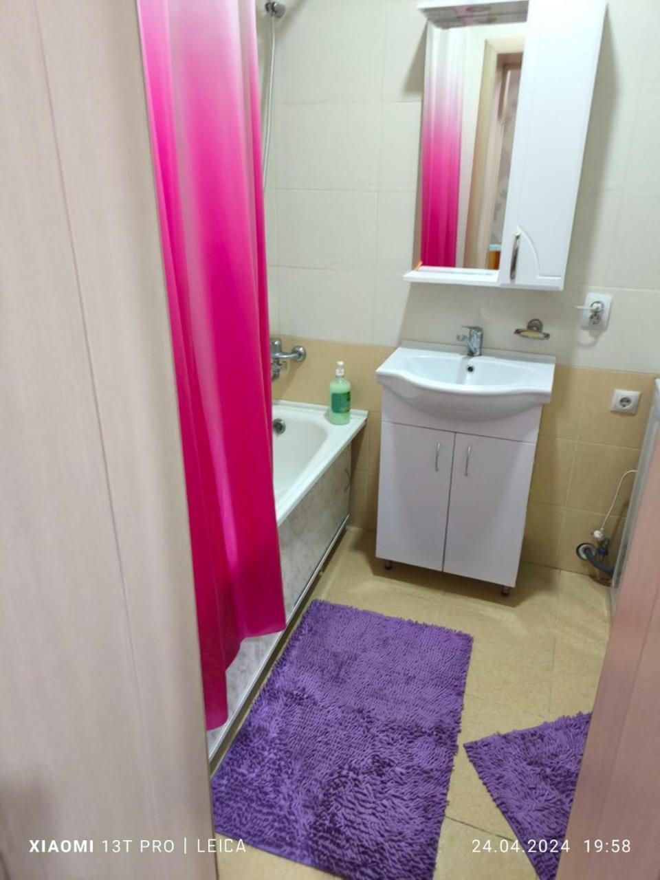 Уютная Квартира Комфорт Класса76 Astana Zewnętrze zdjęcie